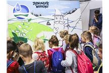 Trwa wielka lekcja ekologii. Malują graffiti na 1000 pędzli - HydroSil