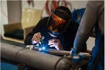 Dlaczego coraz więcej firm stawia na laser przy łączeniu metalu