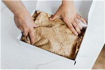 Jak powstaje tuba tekturowa? Od surowca po gotowy produkt przemysłowy