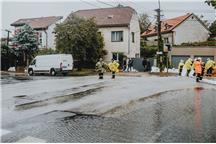 Jak działa mobilna zapora przeciwpowodziowa i kiedy warto ją mieć