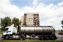Do wielu mieszkań przez ponad tydzień wodę dowożono beczkowozami Do wielu mieszkań przez ponad tydzień wodę dowożono beczkowozami