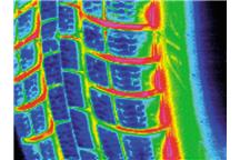 Termogram opony samochodowej z kamery FLIR