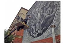 Mural powstał na bazie archiwalnej fotografii należącej do ZWIK